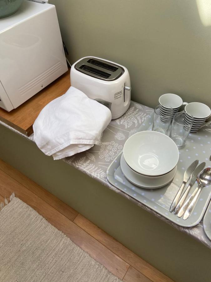 Stunning Annexe 1 Luxury Bedroom, Eating Area & Bathroom Only! Truro Exteriör bild